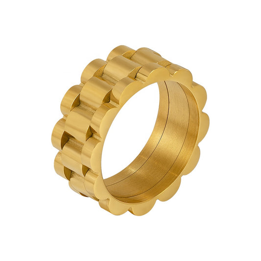 An 18K gold-plated ring with a link-style pattern, crafted from stainless steel.
